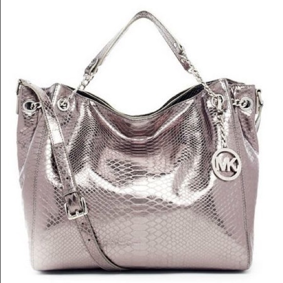 Michael Kors purse silver like new - Picture 4 of 4